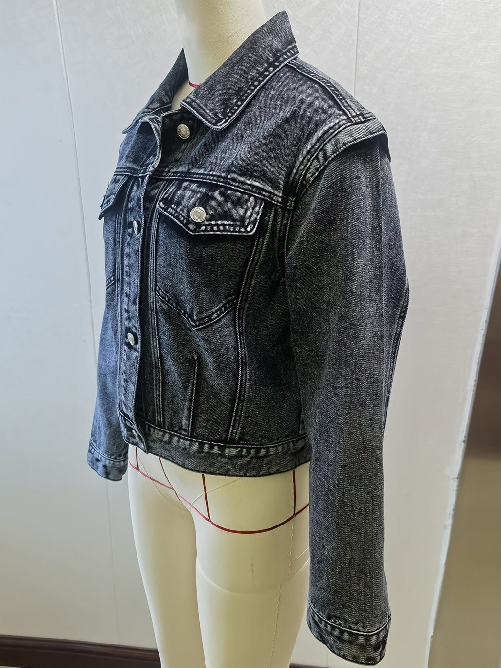 Women's Classic Cropped Denim Trucker Jacket